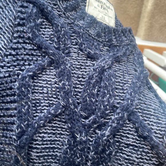 COPY - Abercrombie & Fitch Blue Slim Rib Cable Knit Crewneck Sweater - Picture 12 of 13